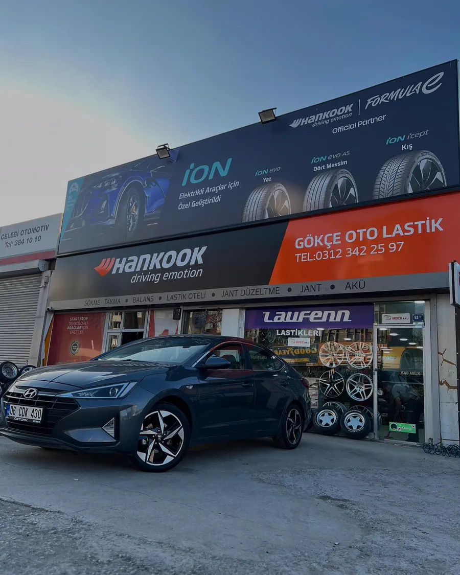 Hyundai Elantra, Hankook tabelası önünde