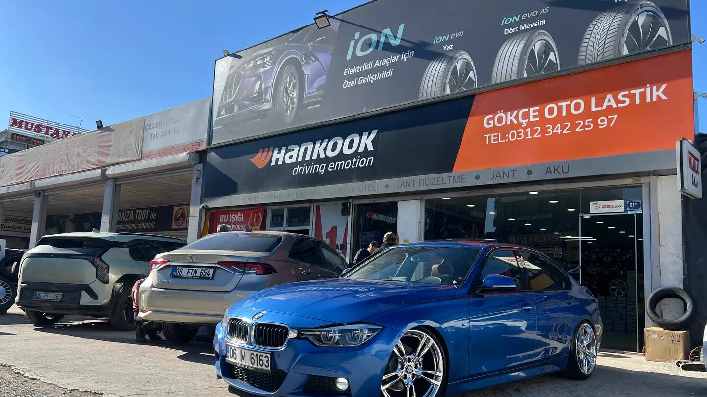 Gökçe Oto Lastik cephesi: Hankook tabelası, servis alanı ve müşteri araçları